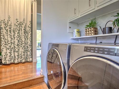 1176 Maple Bay Rd, Duncan, BC - Indoor Photo Showing Laundry Room