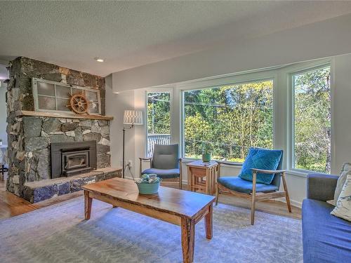 1176 Maple Bay Rd, Duncan, BC - Indoor Photo Showing Living Room With Fireplace