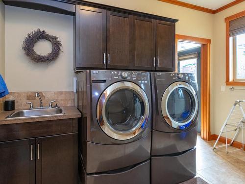 2050 1 Avenue, Salmon Arm, BC - Indoor Photo Showing Laundry Room