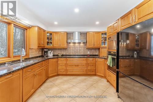 5292 Parkwood Pl, Mississauga, ON - Indoor Photo Showing Kitchen With Double Sink