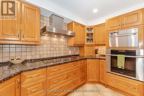 5292 Parkwood Place, Mississauga, ON - Indoor Photo Showing Kitchen