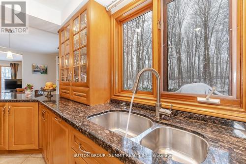 5292 Parkwood Place, Mississauga, ON - Indoor Photo Showing Kitchen With Double Sink