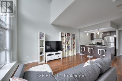 6 - 11 Town Centre Court, Toronto, ON - Indoor Photo Showing Living Room