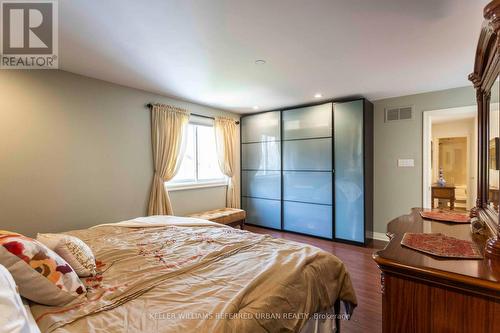 47 Murdock Ave, Aurora, ON - Indoor Photo Showing Bedroom