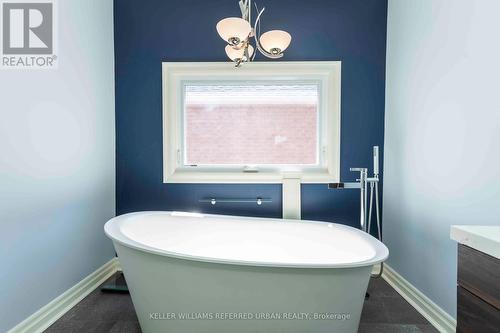 47 Murdock Avenue, Aurora, ON - Indoor Photo Showing Bathroom