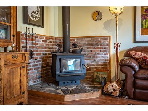 8788 Highway 6, Silverton, BC - Indoor With Fireplace