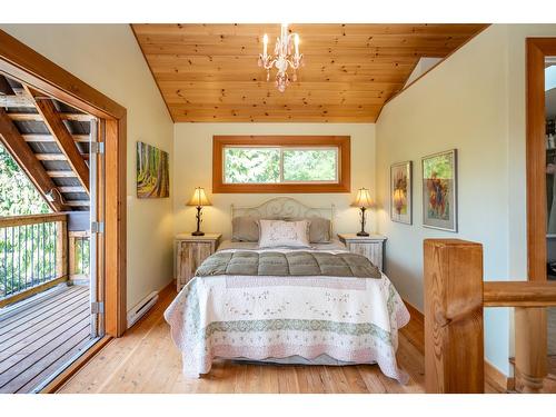 8788 Highway 6, Silverton, BC - Indoor Photo Showing Bedroom