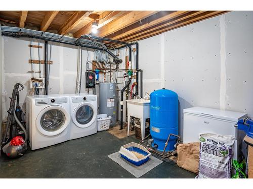 8788 Highway 6, Silverton, BC - Indoor Photo Showing Laundry Room