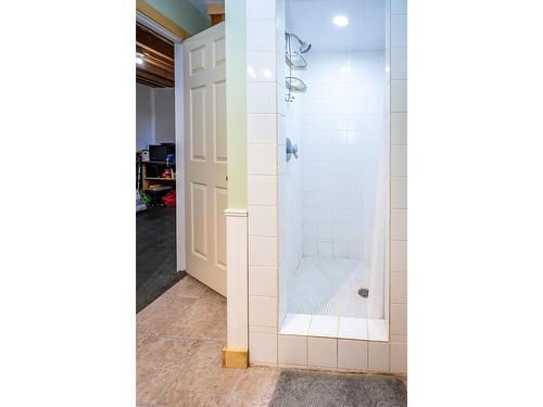 8788 Highway 6, Silverton, BC - Indoor Photo Showing Bathroom