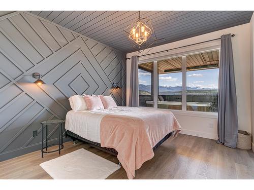 1668 Marcer Road, Jaffray, BC - Indoor Photo Showing Bedroom