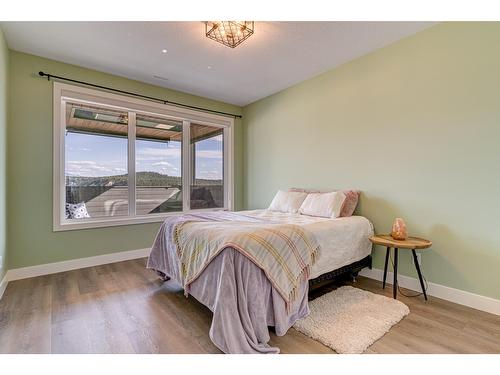 1668 Marcer Road, Jaffray, BC - Indoor Photo Showing Bedroom