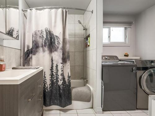 Bathroom - 17  - 19 Ch. Du Fleuve, Pointe-Des-Cascades, QC - Indoor Photo Showing Laundry Room