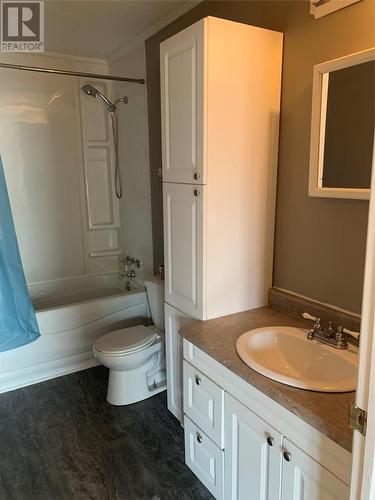 61 Pine Avenue, Lewisporte, NL - Indoor Photo Showing Bathroom