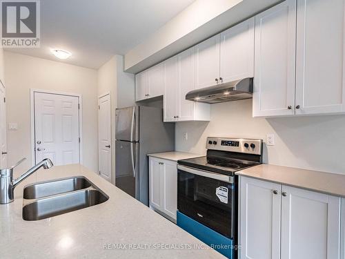 #9 -7789 Kalar Rd, Niagara Falls, ON - Indoor Photo Showing Kitchen With Double Sink