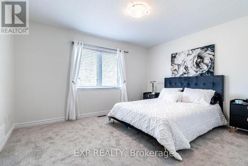 8741 Dogwood Cres, Niagara Falls, ON - Indoor Photo Showing Bedroom