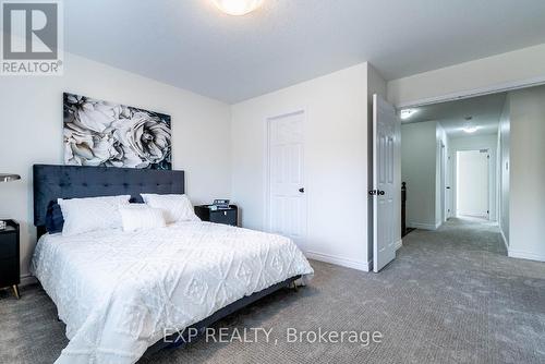 8741 Dogwood Crescent, Niagara Falls, ON - Indoor Photo Showing Bedroom