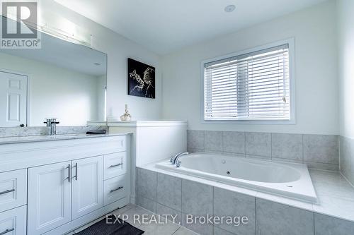 8741 Dogwood Crescent, Niagara Falls, ON - Indoor Photo Showing Bathroom