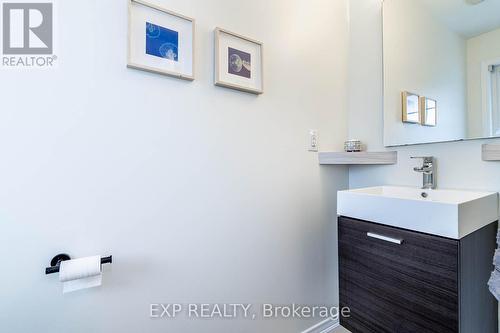 8741 Dogwood Cres, Niagara Falls, ON - Indoor Photo Showing Bathroom