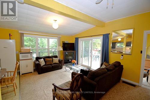 63 O-At-Ka Rd, Bancroft, ON - Indoor Photo Showing Living Room