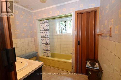 63 O-At-Ka Road, Bancroft, ON - Indoor Photo Showing Bathroom