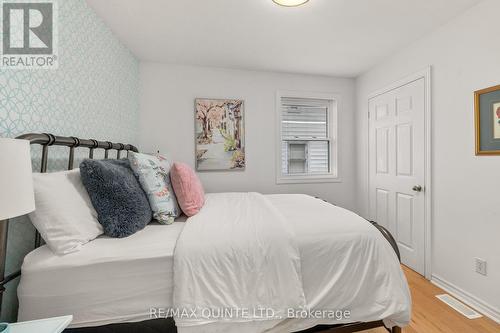 148 Queen St, Belleville, ON - Indoor Photo Showing Bedroom