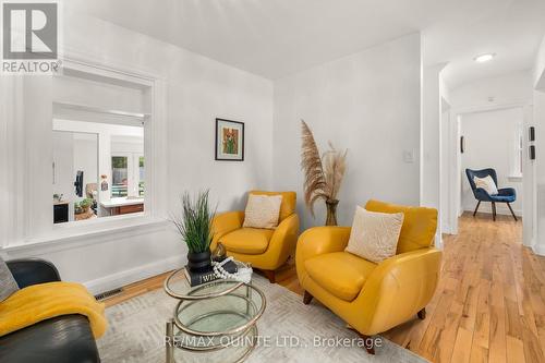 148 Queen St, Belleville, ON - Indoor Photo Showing Living Room