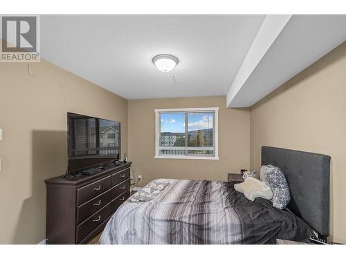 250 Dougall Road N Unit# 304, Kelowna, BC - Indoor Photo Showing Bedroom