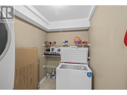 250 Dougall Road N Unit# 304, Kelowna, BC - Indoor Photo Showing Laundry Room