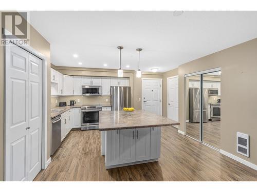 250 Dougall Road N Unit# 304, Kelowna, BC - Indoor Photo Showing Kitchen With Stainless Steel Kitchen With Upgraded Kitchen