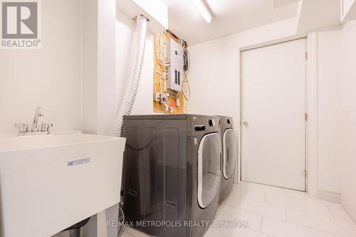 5494 Cosmic Cres, Mississauga, ON - Indoor Photo Showing Laundry Room