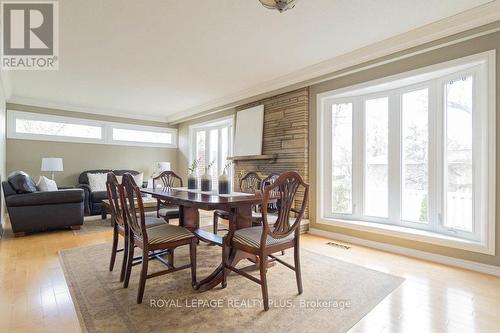 3551 Burningelm Cres, Mississauga, ON - Indoor Photo Showing Dining Room