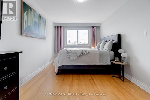 5 Fallingdale Crescent, Toronto, ON - Indoor Photo Showing Bedroom