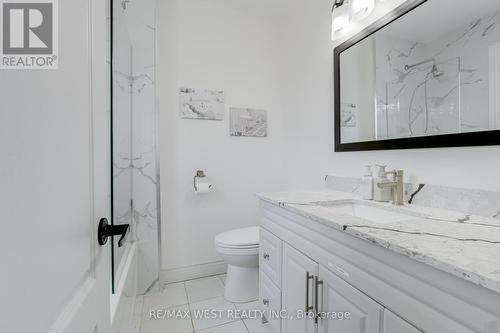 5 Fallingdale Crescent, Toronto, ON - Indoor Photo Showing Bathroom