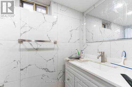 3245 Twilight Road, Mississauga, ON - Indoor Photo Showing Bathroom