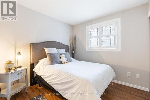 7107 Cadiz Cres, Mississauga, ON - Indoor Photo Showing Bedroom