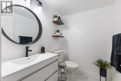 7107 Cadiz Cres, Mississauga, ON - Indoor Photo Showing Bathroom