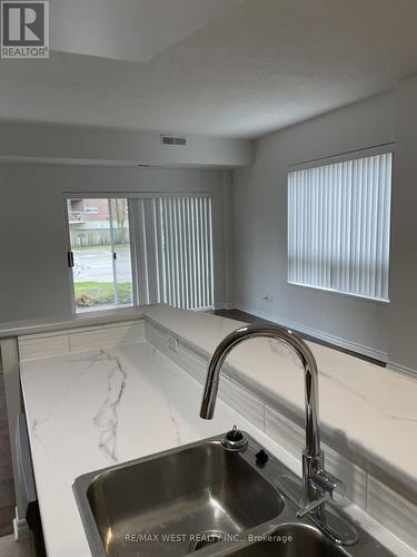 #101 -5188 Lakeshore Rd, Burlington, ON - Indoor Photo Showing Kitchen With Double Sink