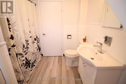 503 Bridge Street E, Belleville, ON - Indoor Photo Showing Bathroom