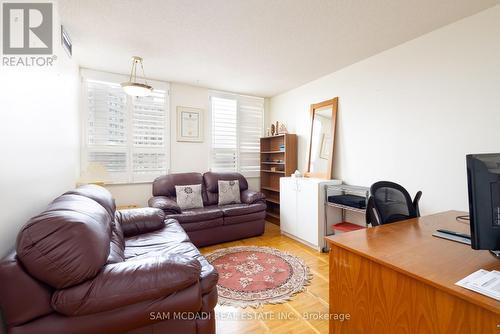 1707 - 3650 Kaneff Crescent, Mississauga, ON - Indoor Photo Showing Living Room