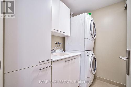 #320 -10101 Yonge St, Richmond Hill, ON - Indoor Photo Showing Laundry Room