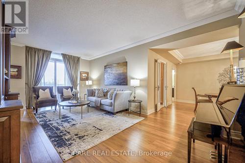 #320 -10101 Yonge St, Richmond Hill, ON - Indoor Photo Showing Living Room