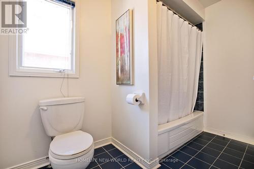 18 Houndsbrook Cres, Markham, ON - Indoor Photo Showing Bathroom