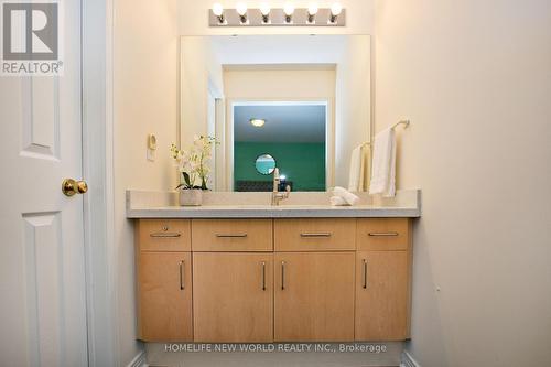 18 Houndsbrook Crescent, Markham, ON - Indoor Photo Showing Bathroom
