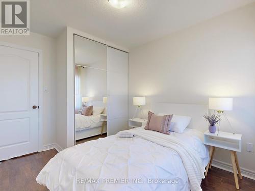 32 Black Maple Cres, Vaughan, ON - Indoor Photo Showing Bedroom