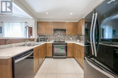 40 Flora Drive Dr, Innisfil, ON - Indoor Photo Showing Kitchen With Double Sink