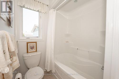 40 Flora Drive Dr, Innisfil, ON - Indoor Photo Showing Bathroom