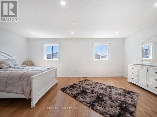 561 Heddle Cres, Newmarket, ON - Indoor Photo Showing Bedroom