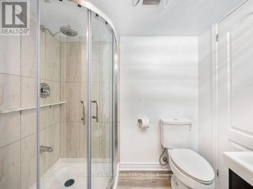 561 Heddle Cres, Newmarket, ON - Indoor Photo Showing Bathroom
