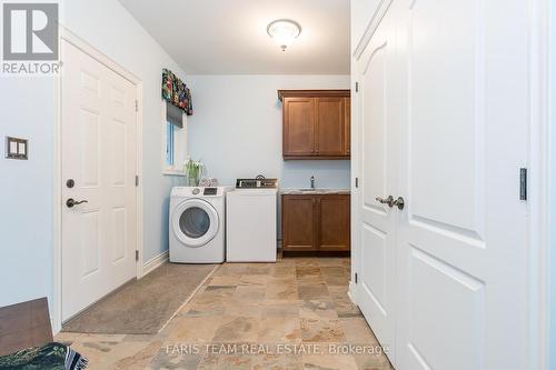 28 Timber Wolf Tr, Springwater, ON - Indoor Photo Showing Laundry Room