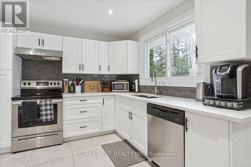 241 Oak Street, Clearview, ON - Indoor Photo Showing Kitchen With Upgraded Kitchen